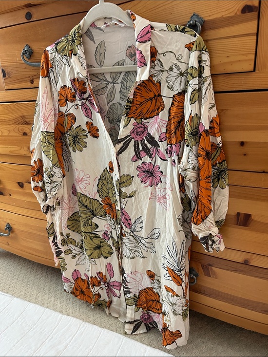 Cupshe Other - Cupshe Cream Floral Button-Front Tunic